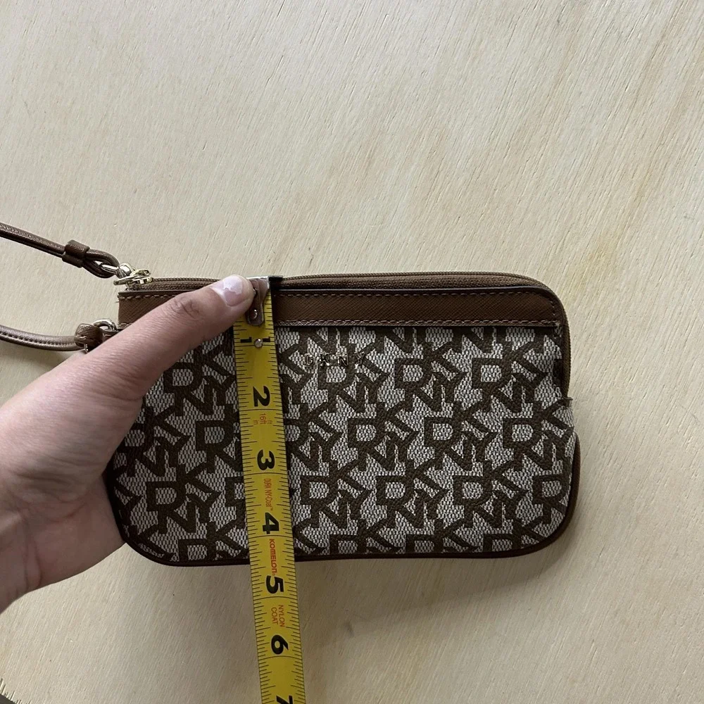 DKNY Clutch Bag‎ Womens Small Brown Logo Canvas Leather Zip Wristlet Pouch